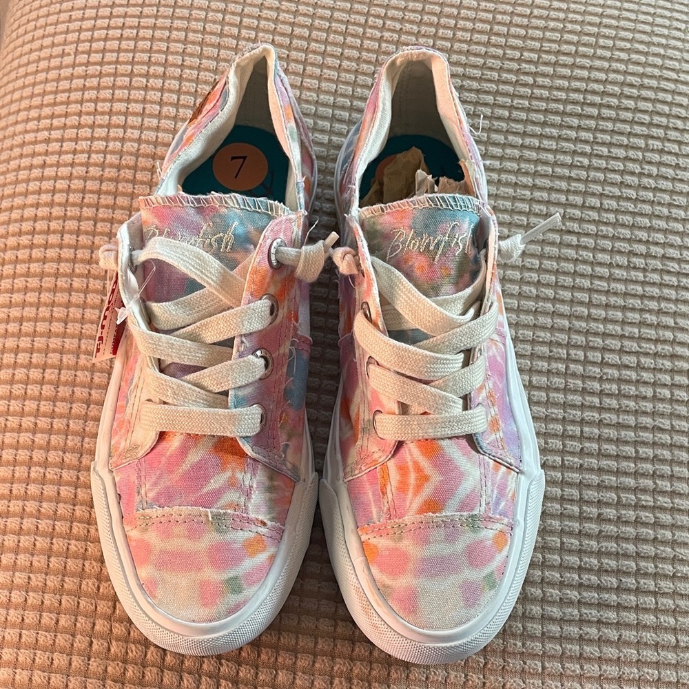 Blowfish woman’s shoes 
NWT
Tie dye